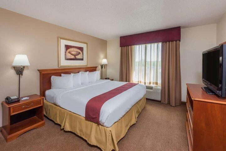Seasons Inn & Suites Highland Buitenkant foto