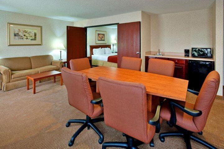 Seasons Inn & Suites Highland Buitenkant foto